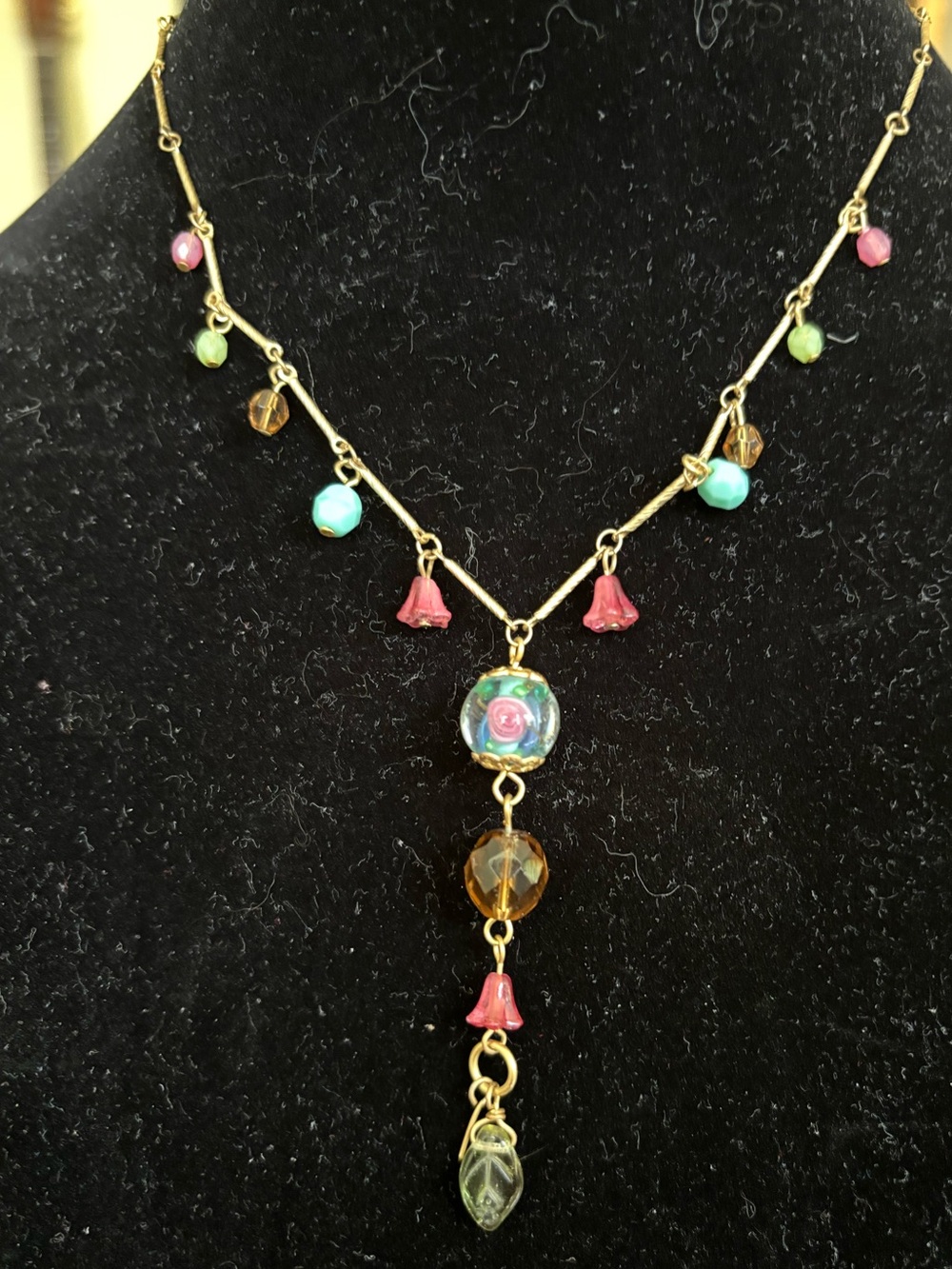 Cookie Lee NWT Women’s Multicolor Floral Glass and Acrylic Lariat Necklace